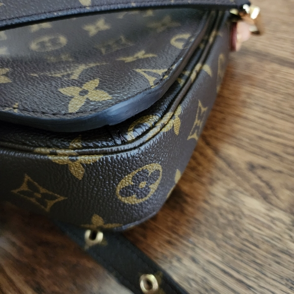 LOUIS VUITTON Monogram Canvas Pochette Metis Bag - Picture 12 of 16